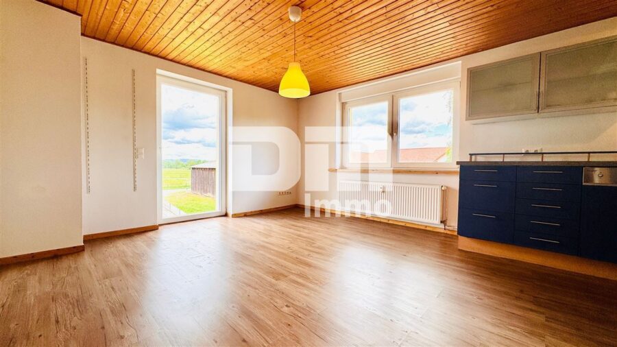 Kernsaniertes 1-2 Familien Fachwerkhaus in naturnaher Ortsrandlage - WE2 OG Wohn / Esszimmer / Offene Küche mit EBK